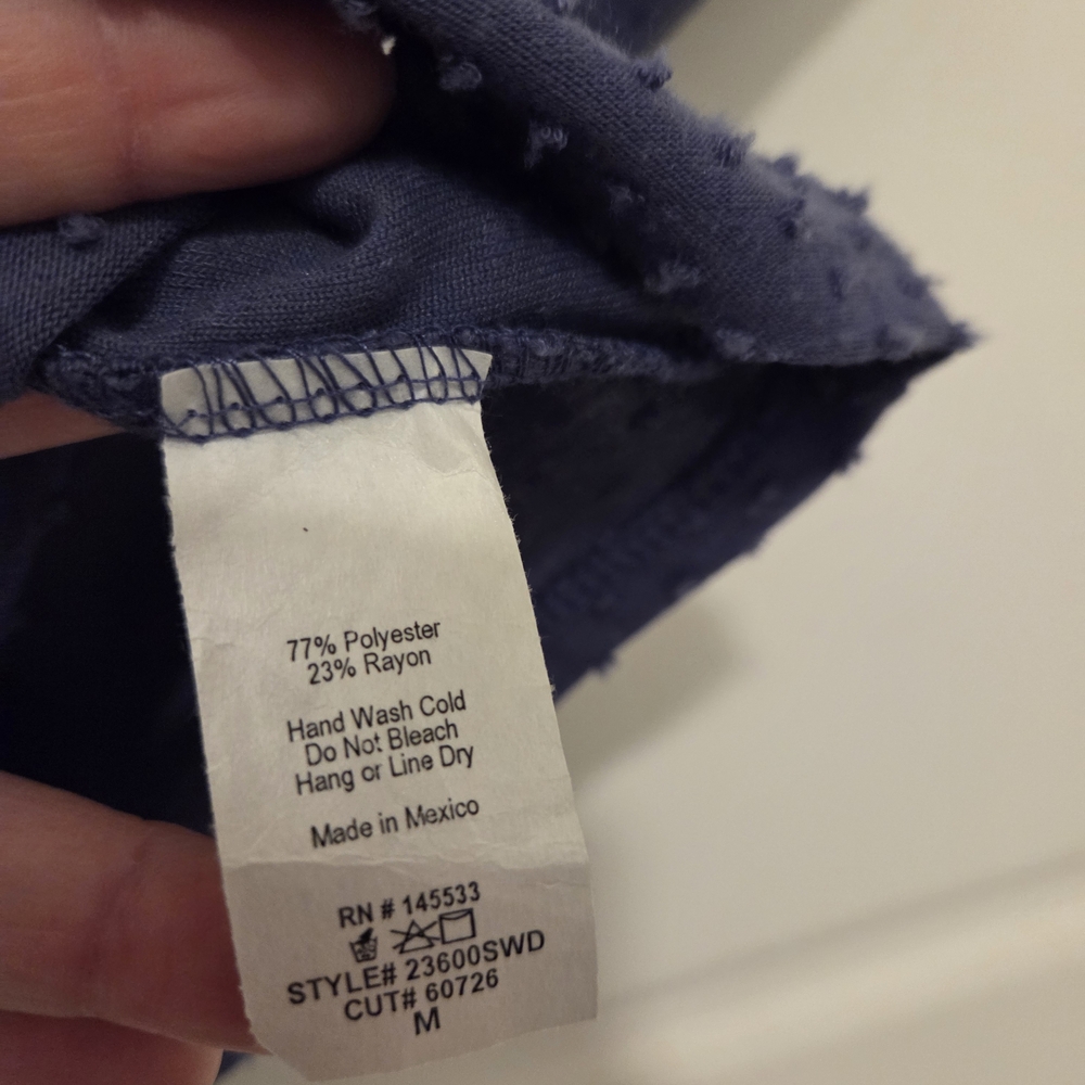 W5 Women's‎ Blue Textured Button-Up Top - Picture 4 of 8